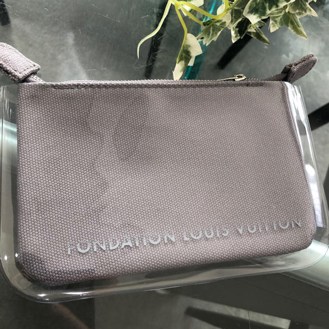 LOUIS VUITTON(ルイヴィトン)の【新品・送料込】FONDATION LOUIS VUITTON 限定ポーチ レディースのファッション小物(ポーチ)の商品写真