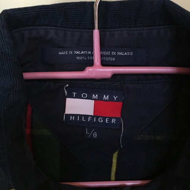 TOMMY HILFIGER(トミーヒルフィガー)のTOMMY シャツ & 白カーデ レディースのトップス(シャツ/ブラウス(長袖/七分))の商品写真