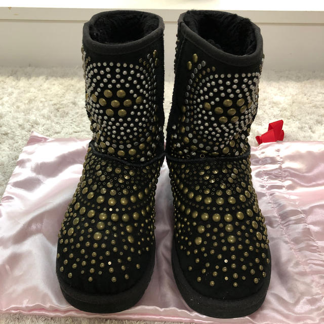 UGG(アグ)の裕子りん様⭐︎UGG × JIMMY CHOO ムートンブーツ レディースの靴/シューズ(ブーツ)の商品写真