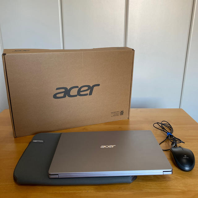 Acer(エイサー)のacer Swift1 シルバー　ノートパソコン　マウスとケース付き スマホ/家電/カメラのPC/タブレット(ノートPC)の商品写真