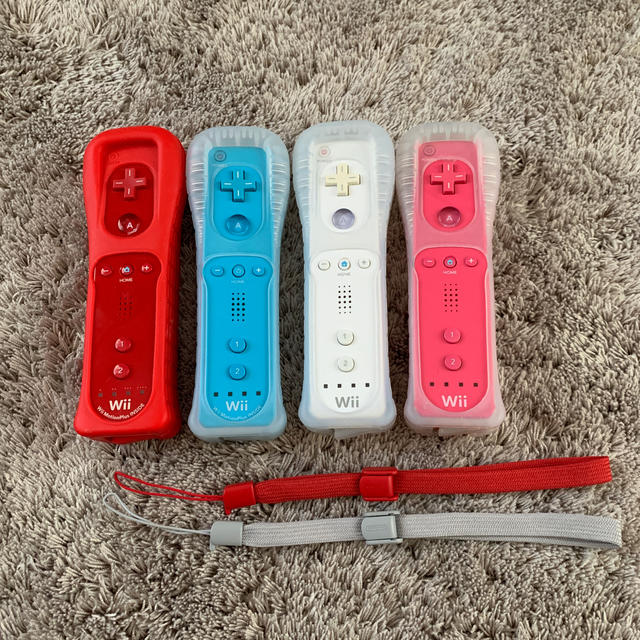 Wii(ウィー)の白、赤のみ エンタメ/ホビーのゲームソフト/ゲーム機本体(家庭用ゲーム機本体)の商品写真