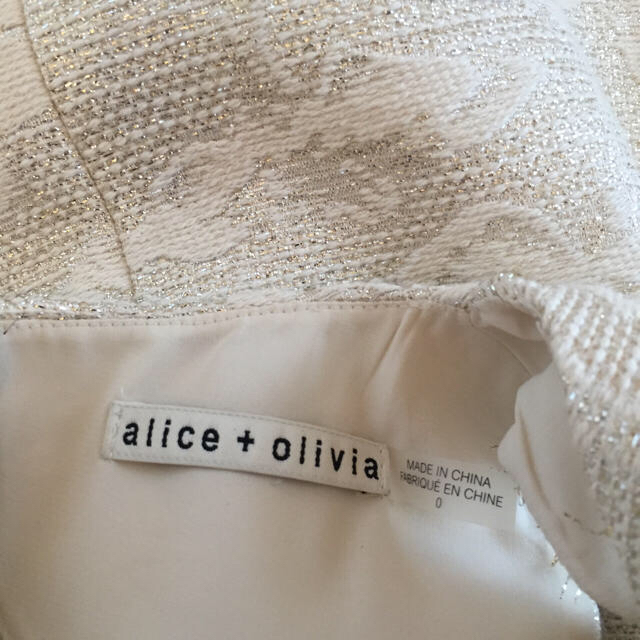 Alice+Olivia(アリスアンドオリビア)のアリスアンドオリビア 白ワンピース レディースのワンピース(ミニワンピース)の商品写真