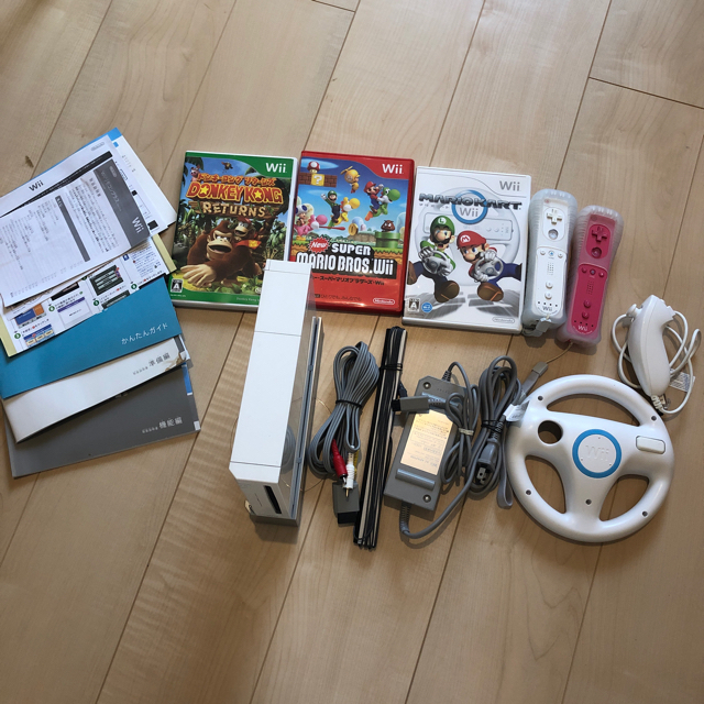 Wii(ウィー)の任天堂　Wii 本体　ソフト3本セット エンタメ/ホビーのゲームソフト/ゲーム機本体(家庭用ゲーム機本体)の商品写真