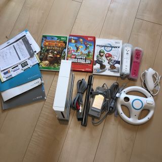 ウィー(Wii)の任天堂　Wii 本体　ソフト3本セット(家庭用ゲーム機本体)