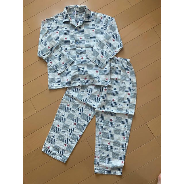 春・秋　長袖キッズパジャマ　140 キッズ/ベビー/マタニティのキッズ服男の子用(90cm~)(パジャマ)の商品写真