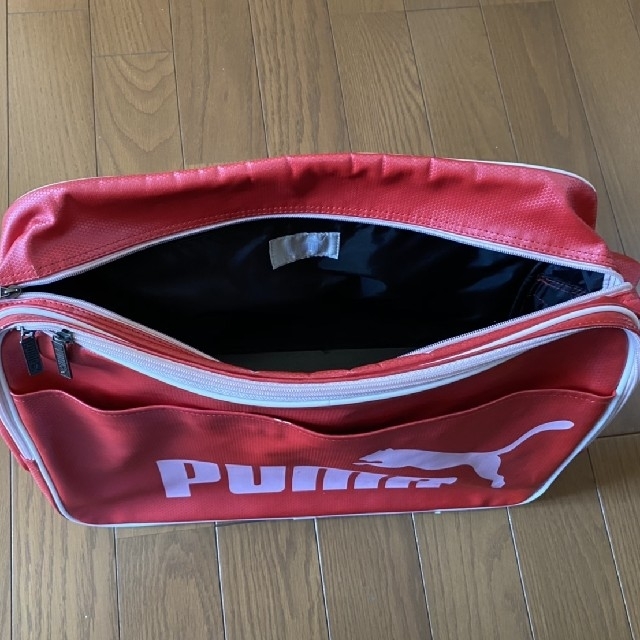 PUMA(プーマ)のPUMA　スポーツバッグ　ショルダー　赤 スポーツ/アウトドアのトレーニング/エクササイズ(トレーニング用品)の商品写真