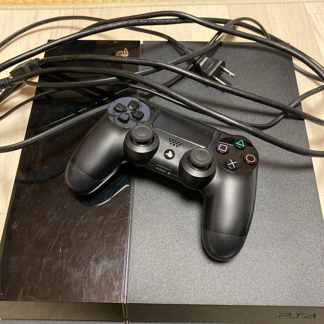 PlayStation4(プレイステーション4)のPS4 本体 エンタメ/ホビーのゲームソフト/ゲーム機本体(家庭用ゲーム機本体)の商品写真