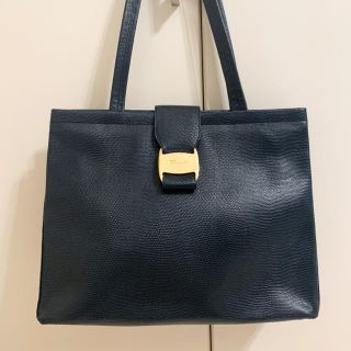 フェラガモ(Ferragamo)のフェラガモ◆ヴァラ◆リザード型押し トートバッグ(トートバッグ)