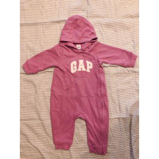 ベビーギャップ(babyGAP)のbabygap ジャンプスーツ ロゴあり 紫 70(カバーオール)