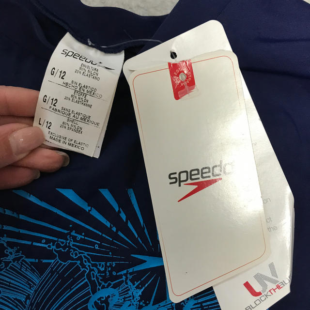 SPEEDO(スピード)の新品タグ付SpeedoスピードラッシュガードUVカット キッズ/ベビー/マタニティのキッズ服男の子用(90cm~)(水着)の商品写真