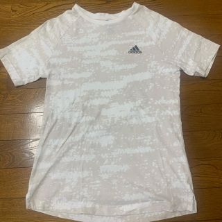 アディダス(adidas)のadidas Tシャツ(Tシャツ/カットソー)