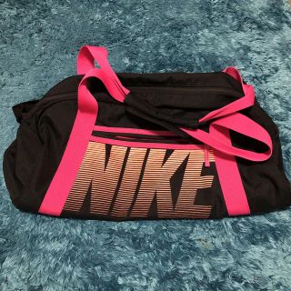 ナイキ(NIKE)のNIKEスポーツバッグ(ボストンバッグ)