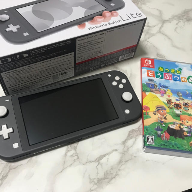 Nintendo Switch(ニンテンドースイッチ)のNintendo Switch lite 本体グレーあつまれどうぶつの森　セット エンタメ/ホビーのゲームソフト/ゲーム機本体(家庭用ゲーム機本体)の商品写真