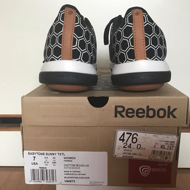 Reebok(リーボック)の美品  Reebok 24㎝ スニーカーeasy tone moving air レディースの靴/シューズ(スニーカー)の商品写真