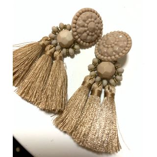 ザラ(ZARA)のタッセルピアス(ピアス)