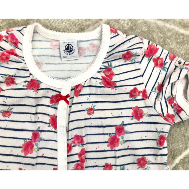 PETIT BATEAU(プチバトー)のプチバトー ロンパース 80 美品 ファミリア キャラメル キッズ/ベビー/マタニティのベビー服(~85cm)(ロンパース)の商品写真