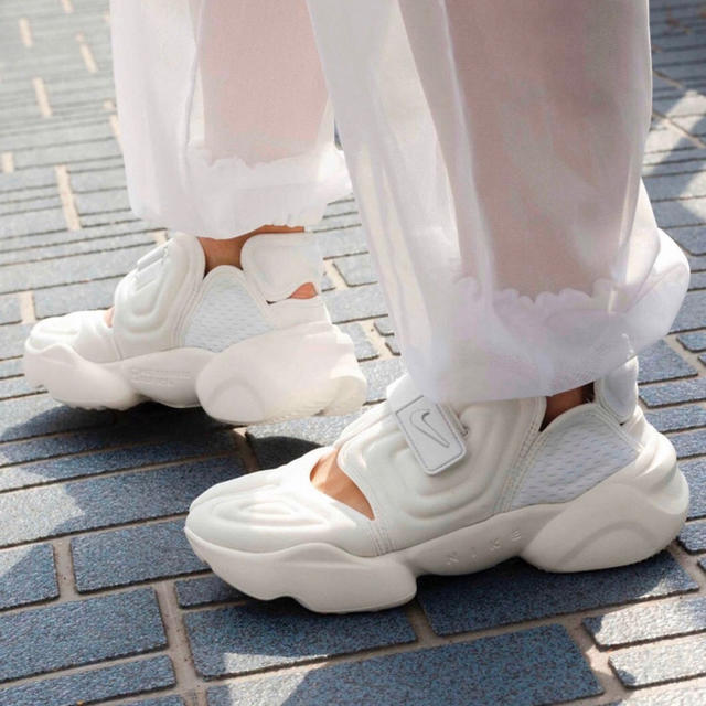 グレイ系,24cm最終決算 ナイキ アクアリフト ホワイト NIKE AQUA RIFT 人気オーダー アクアリフト 白 24cm NIKE スニーカー