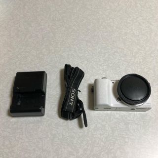 ソニー(SONY)のsony  ミラーレス　α5100  ホワイト(ミラーレス一眼)