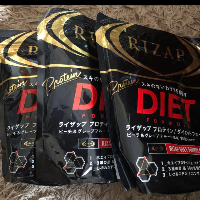 RIZAP  ライザップ  プロテイン　ダイエットフォーミュラ　3袋 食品/飲料/酒の健康食品(プロテイン)の商品写真