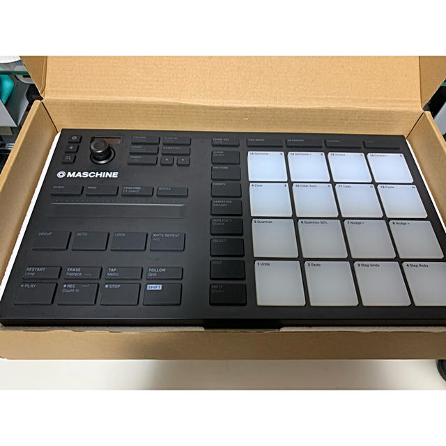 MASCHINE MIKRO MK3 楽器のDTM/DAW(MIDIコントローラー)の商品写真