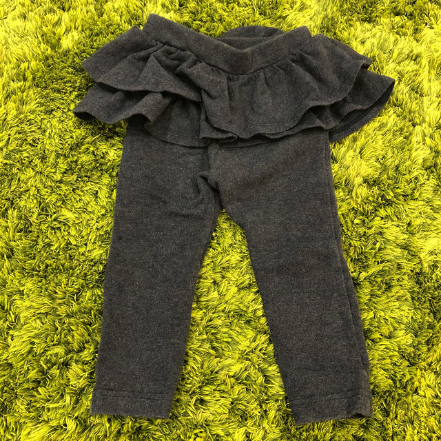 UNIQLO(ユニクロ)のUNIQLO 80 フリルパンツ　女の子　ベビー キッズ/ベビー/マタニティのベビー服(~85cm)(パンツ)の商品写真