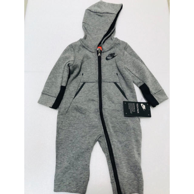 NIKE(ナイキ)のNIKE テックフリース　ロンパース キッズ/ベビー/マタニティのベビー服(~85cm)(ロンパース)の商品写真