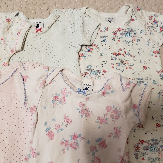 PETIT BATEAU(プチバトー)のプチバトー 半袖ボディ12m74cm キッズ/ベビー/マタニティのベビー服(~85cm)(肌着/下着)の商品写真