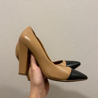 ザラ(ZARA)のZARA バイカラー　ベージュパンプス23.5(ハイヒール/パンプス)