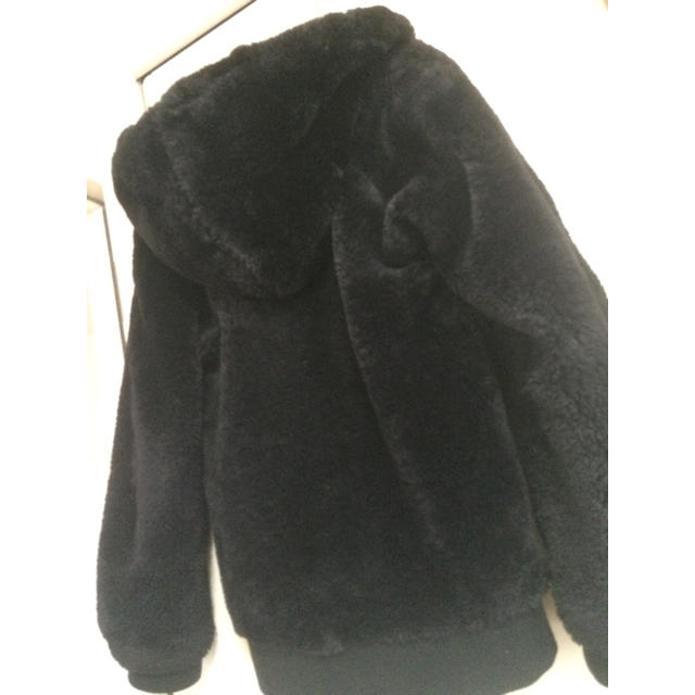 EMODA(エモダ)のEMODA オーバーフードボアパーカー レディースのジャケット/アウター(毛皮/ファーコート)の商品写真