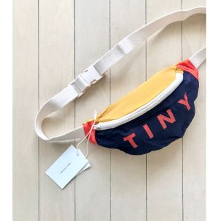 ボボチョース(bobo chose)の新品✦1点のみ tinycottons TINYロゴ ナイロン ボディバッグ(リュックサック)