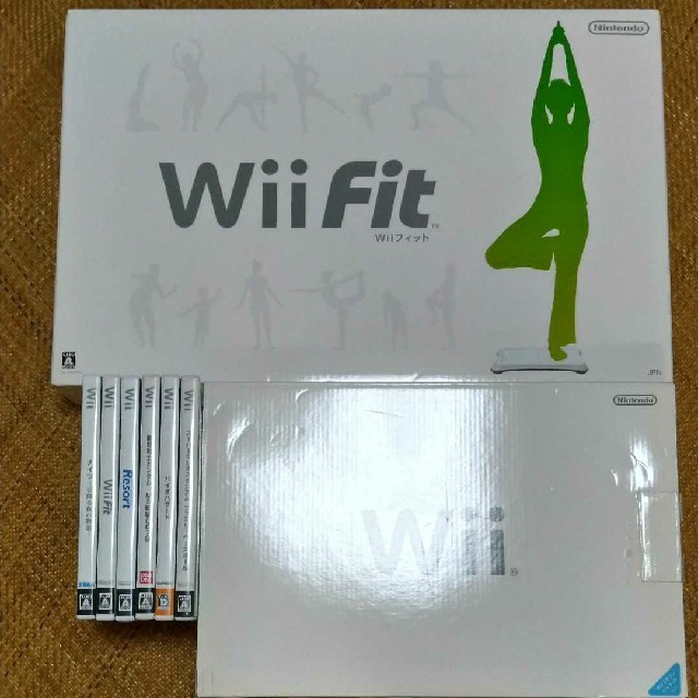 wii 本体 + wii fit バランスwiiボード + ソフト6本エンタメ/ホビー