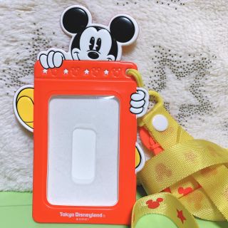 ディズニー(Disney)のミッキー　定期入れ　パスケース(パスケース/IDカードホルダー)