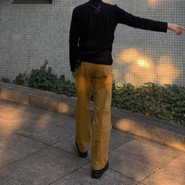 DEEP YELLOW STRAIGHT PANTS メンズのパンツ(スラックス)の商品写真