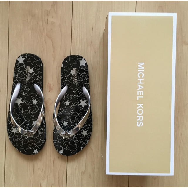 Michael Kors(マイケルコース)のマイケルコース　ビーチサンダル　フリップフロップ　シルバー　23cm レディースの靴/シューズ(ビーチサンダル)の商品写真