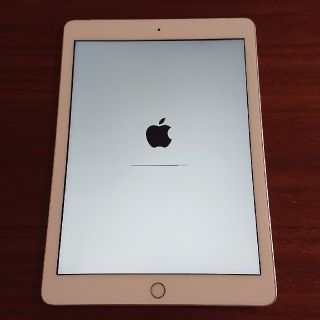 iPad - iPad 9.7 第5世代 128GB ゴールド docomo Cellularの通販 by ...