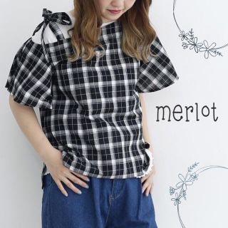 メルロー(merlot)の7/25迄スペシャル価格【merlot】ワンショルダーチェック柄ブラウス★クロ(シャツ/ブラウス(半袖/袖なし))