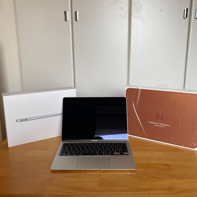 MacBook Air 2020 シルバー 公式ケース付き MacBook Air 2020 シルバー 公式ケース付き