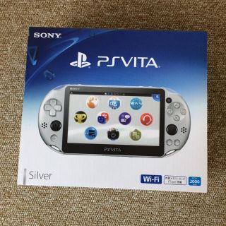 プレイステーションヴィータ(PlayStation Vita)のPSVITA 新wi-fiモデル シルバー PAH-2000ZA25(家庭用ゲーム機本体)