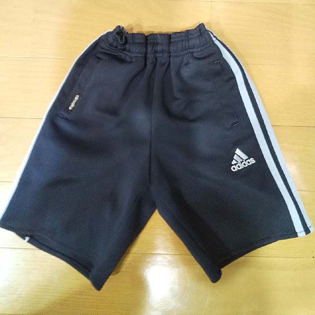 adidas(アディダス)のハーフパンツ 110 アディダス キッズ/ベビー/マタニティのキッズ服男の子用(90cm~)(パンツ/スパッツ)の商品写真