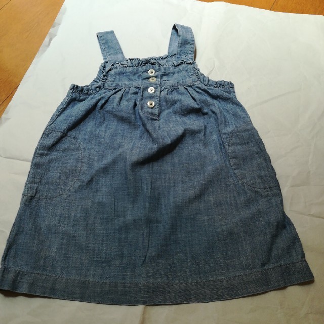 babyGAP(ベビーギャップ)の珈琲花様専用  夏sale　babyGAP デニムワンピ＆白エプロンワンピ キッズ/ベビー/マタニティのキッズ服女の子用(90cm~)(ワンピース)の商品写真