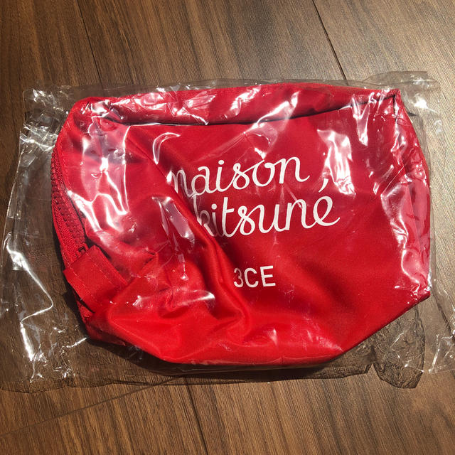 MAISON KITSUNE'(メゾンキツネ)の3CE ×MAISON KITSUNE ポーチ レディースのファッション小物(ポーチ)の商品写真