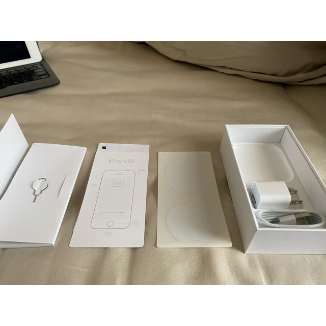 Apple(アップル)の【5/29迄値下げ】iPhone SE Space Gray 16 GB  スマホ/家電/カメラのスマートフォン/携帯電話(スマートフォン本体)の商品写真