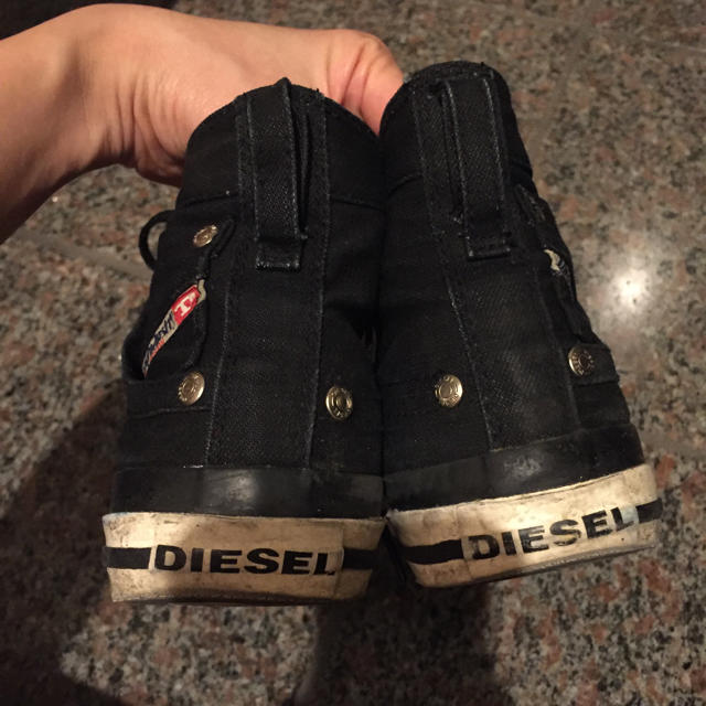 DIESEL(ディーゼル)の送料込！DIESELハイカットスニーカー レディースの靴/シューズ(スニーカー)の商品写真