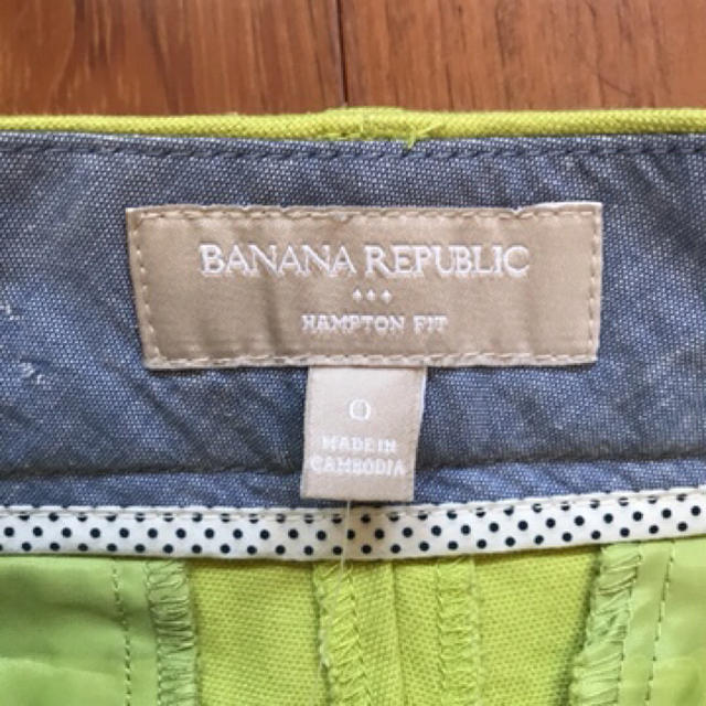 Banana Republic(バナナリパブリック)の未使用に近い‼︎ バナナリパブリック レディースショートパンツ グリーン  レディースのパンツ(ショートパンツ)の商品写真