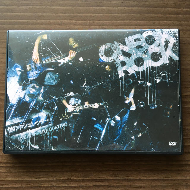 ONE OK ROCK(ワンオクロック)のLIVE　DVD“世の中シュレッダー” DVD エンタメ/ホビーのDVD/ブルーレイ(ミュージック)の商品写真