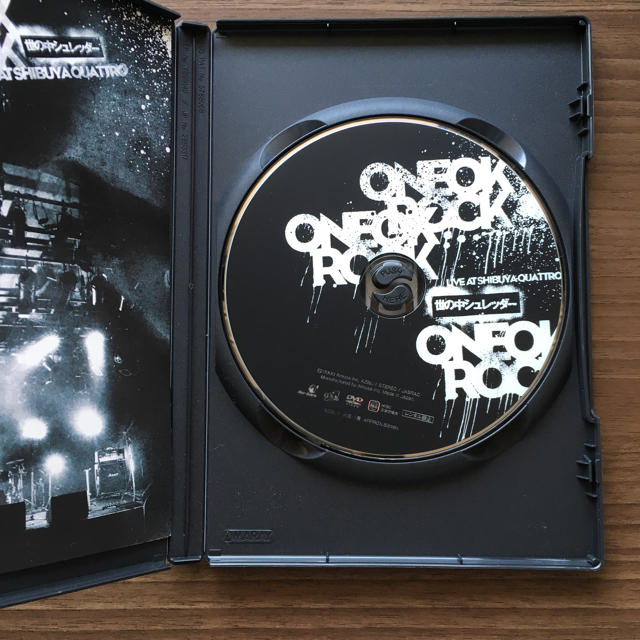 ONE OK ROCK(ワンオクロック)のLIVE　DVD“世の中シュレッダー” DVD エンタメ/ホビーのDVD/ブルーレイ(ミュージック)の商品写真