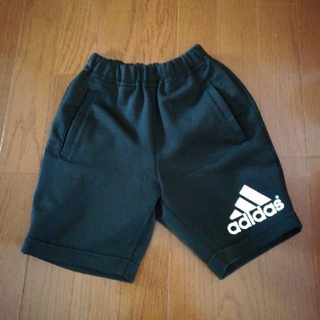 adidas(アディダス)のadidas　半ズボン キッズ/ベビー/マタニティのキッズ服男の子用(90cm~)(パンツ/スパッツ)の商品写真