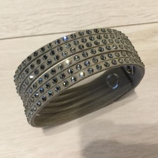 スワロフスキー(SWAROVSKI)のスワロフスキー　ブレスレット　ライトグレイ(ブレスレット/バングル)