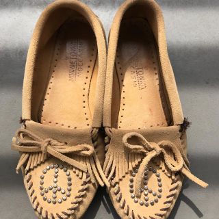 ミネトンカ(Minnetonka)のミネトンカ レディース モカシンシューズ 8 24.5cm 25cm ベージュ(スリッポン/モカシン)