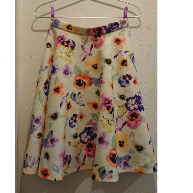 31 Sons de mode(トランテアンソンドゥモード)の【美品】花柄フレアスカート レディースのスカート(ひざ丈スカート)の商品写真